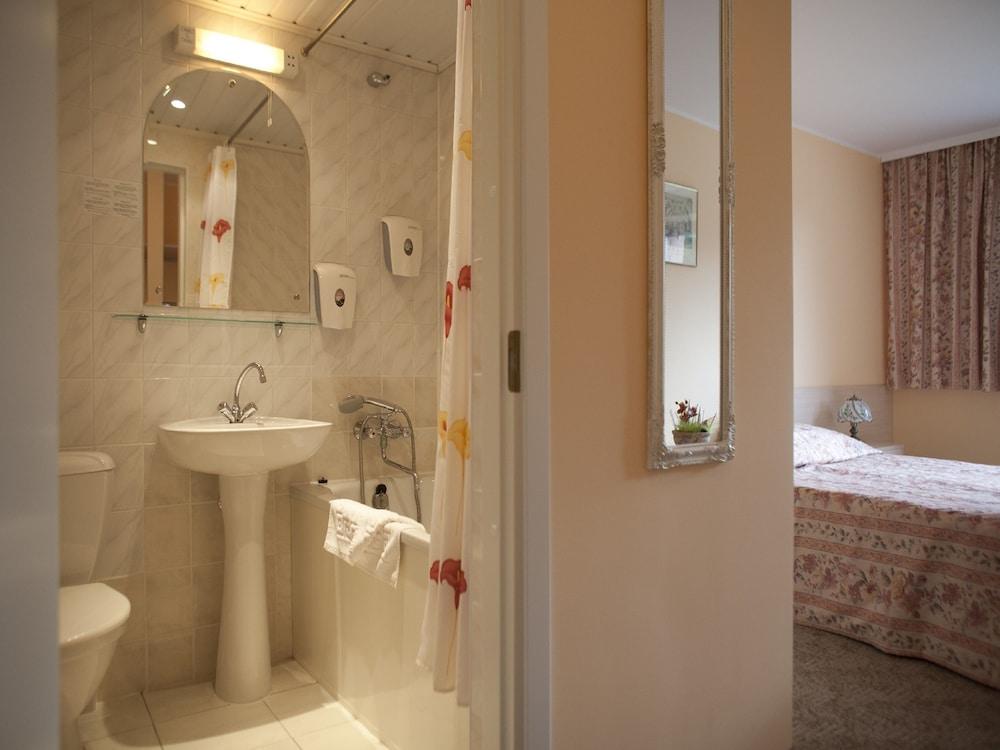 Hotel Karolina Park 3*