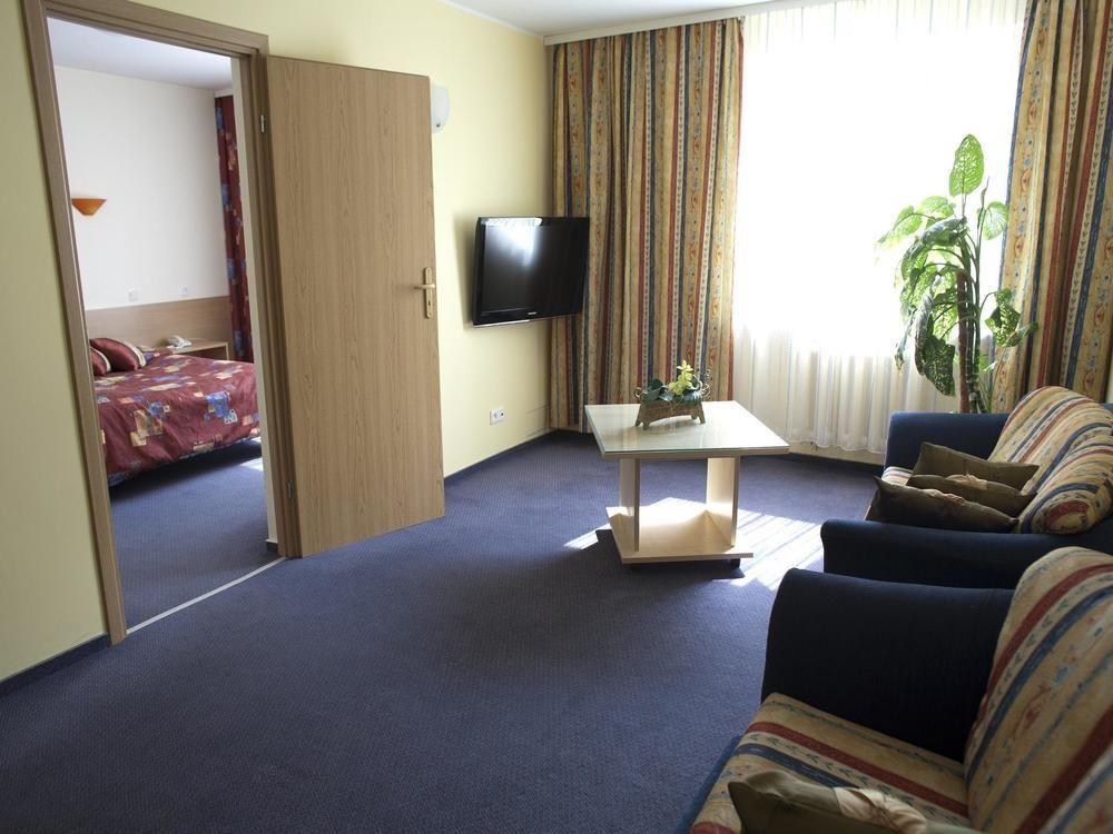 Karolina Park Hotel 3*